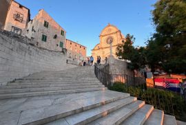 ŠIBENIK, CENTAR - Kuća i konoba s velikim potencijalom u centru grada, Šibenik, Σπίτι