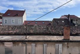 ŠIBENIK, CENTAR - Kuća i konoba s velikim potencijalom u centru grada, Šibenik, Σπίτι