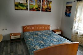 Zemun, Stan sa dvorištem, Zemun, Wohnung