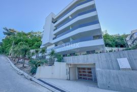 OPATIJA, CENTAR - moderan stan u novogradnji s pogledom na more, zajednički bazen, garaža, Opatija, Apartamento