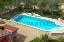 VILLA SA BAZENOM I POGLEDOM NA MORE, BORIK – ZADAR, Zadar, Famiglia