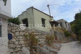 Drvenik Veliki, građevinsko zemljište 619 m2, s dva manja objekta, Trogir - Okolica, Terrain