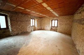 Istra, Novigrad, okolica - autohtona kamena istarska kuća za renovaciju, Novigrad, House