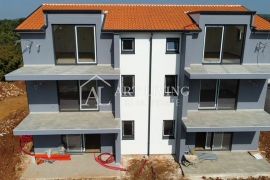 Poreč - okolica, novogradnja, stan na drugom katu na lijepoj i mirnoj lokaciji, Poreč, Appartment