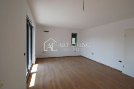 Poreč - okolica, stan u novogradnji na prvom katu okružen prirodom, Poreč, Apartamento