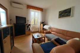 Umag, atraktivan stan u prizemlju s vrtom 100 metara od mora, Umag, Apartamento