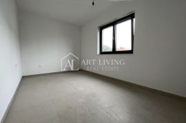 Poreč - okolica, atraktivan stan na 1 katu sa krovnom terasom površine 90 m2 s pogledom na more, Poreč, Apartamento