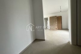 Poreč - okolica, atraktivan stan 600 metar od mora s vrtom, Poreč, Appartement