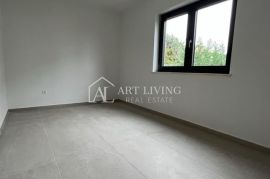 Poreč - okolica, atraktivan stan 600 metar od mora s vrtom, Poreč, Appartement