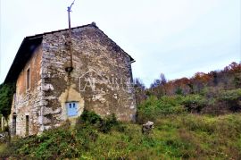 Oprtalj, autohtona istarska kuća sa građevinskim  zemljištem, Oprtalj, Famiglia