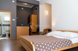 Umag-okolica, apartmanska kuća s prostranom okućnicom 667 m2, Umag, Famiglia