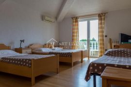 Umag-okolica, apartmanska kuća s prostranom okućnicom 667 m2, Umag, Famiglia