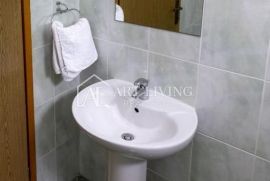 Umag-okolica, apartmanska kuća s prostranom okućnicom 667 m2, Umag, Famiglia