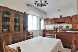 Umag, Stan 151 m2 na 1. katu kuće  500 m od mora, Umag, Apartamento