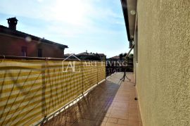 Umag, Stan 151 m2 na 1. katu kuće  500 m od mora, Umag, Apartamento