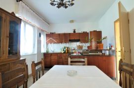 Umag, Stan 151 m2 na 1. katu kuće  500 m od mora, Umag, Apartamento