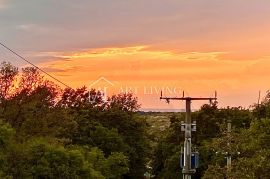 Umag-okolica, poljoprivredno zemljište na atraktivnoj lokaciji s pogledom na more, Umag, Terrain