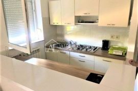 Umag - okolica, apartmanska vila s bazenom na TOP lokaciji  200 m od mora, Umag, Ev