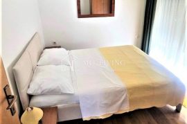 Umag - okolica, apartmanska vila s bazenom na TOP lokaciji  200 m od mora, Umag, Ev