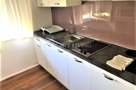 Umag - okolica, apartmanska vila s bazenom na TOP lokaciji  200 m od mora, Umag, Ev