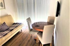 Umag - okolica, apartmanska vila s bazenom na TOP lokaciji  200 m od mora, Umag, Ev