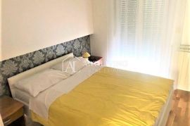 Umag - okolica, apartmanska vila s bazenom na TOP lokaciji  200 m od mora, Umag, Ev