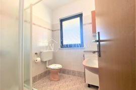 Umag -okolica, apartmanska vila 150m od mora, Umag, Casa