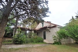 Umag-okolica,prekrasna Istarska Stancija na 4060m2 3 km od mora, Umag, House