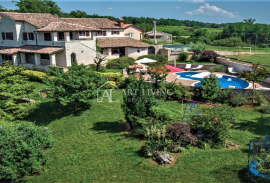 Poreč, okolica, Prekrasna kamena kuća sa velikim bazenom i okućnicom, Poreč, House