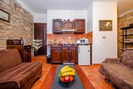 Istra, Rovinj, stan u prizemlju NKP 39,82 m2 na 100 metara od mora, Rovinj, Appartment