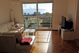 PEHLIN, sunčan stan od 69 m2 sa balkonom, Rijeka, Apartamento