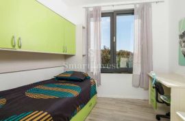 RIJEKA - KOSTRENA, prekrasna vila s bazenom 250 m od plaže!, Kostrena, House