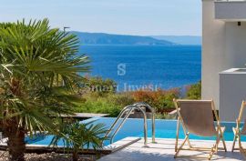 RIJEKA - KOSTRENA, prekrasna vila s bazenom 250 m od plaže!, Kostrena, House