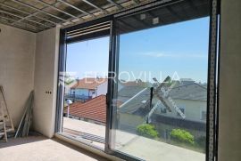 Osijek, Retfala, penthouse 174 m2 sa natkrivenim terasama od 29 m2 i 198 m2, luksuzno opremljen, Osijek, Wohnung