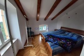 Opatija, Volosko, stan u staroj vili s terasom, Opatija, Apartamento