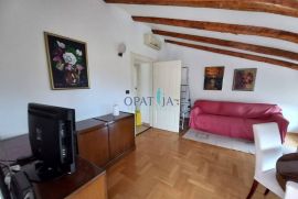 Opatija, Volosko, stan u staroj vili s terasom, Opatija, Apartamento