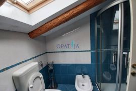 Opatija, Volosko, stan u staroj vili s terasom, Opatija, Apartamento