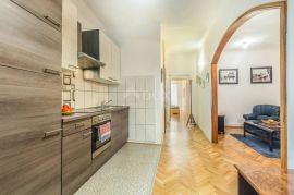 RIJEKA, CENTAR - apartman 2S+DB, 1.kat, balkon, KORZO, Rijeka, شقة