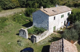 ISTRA,VIŠNJAN - Kamena starina s prostranom okućnicom, Višnjan, House