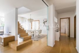 Pantovčak, Goljak prekrasan peterosoban penthouse NKP 297 m2 s 2 garaže i 2PM, Zagreb, Apartamento