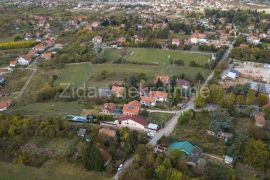 Rakovica selo, 3.kuće sa pomoćnim objektom i garažom, uknjiženo, Voždovac, House