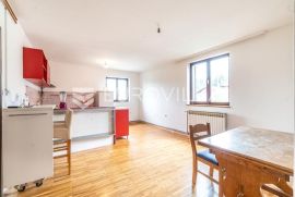 Zagreb, Kustošija, Bobarski put, trosoban stan s  tavanom + garaža, Zagreb, Apartamento