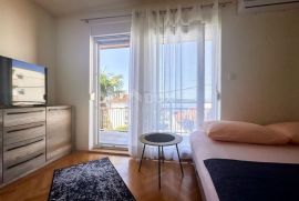 CRIKVENICA - Stan podijeljen u dva apartmana s prekrasnim pogledom na more. GARAŽA!, Crikvenica, Kвартира