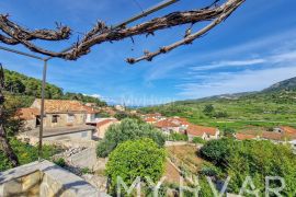 Kamena kuća s unutarnjim bazenom, Jelsa, Maison