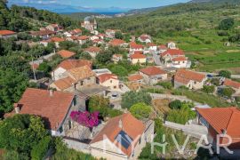 Kamena kuća s unutarnjim bazenom, Jelsa, House