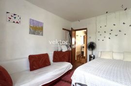 Matulji, obiteljska kuća s garažom i 718m2 okućnice, Matulji, Casa