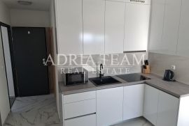 APARTMANI S POGLEDOM NA MORE, POTPUNO NAMJEŠTENI - POVLJANA, PAG, Povljana, Διαμέρισμα