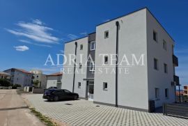 APARTMANI S POGLEDOM NA MORE, POTPUNO NAMJEŠTENI - POVLJANA, PAG, Povljana, Διαμέρισμα