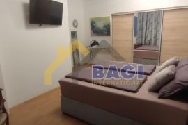 Pula-stan u prizemlju 100m2, Pula, Appartement