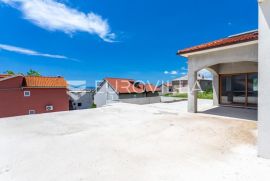 Solin, Kučine, vila s bazenom na mirnoj lokaciji NKP 310 m2, Solin - Okolica, بيت